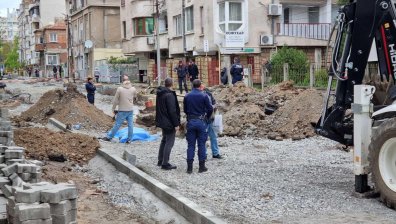 Фатален трудов инцидент: Пръст затрупа мъж на строеж в Бургас