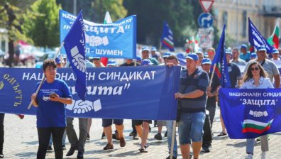 Синдикат "Защита" разпъва палатки пред МЗ, настоява за достойно заплащане
