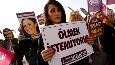 Правозащитници: Над 300 жени са убити в Турция през тази година