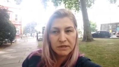 Хора лежат по земята пред гейтовете: От първо лице за ужаса по летищата