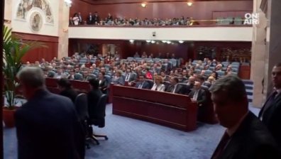 Новото македонско правителство обещава да доближи Скопие до ЕС и НАТО
