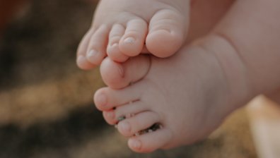 Няколко признака, че бебето ви е прегряло