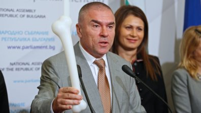 С кокал в ръка Марешки се отказа от имунитета си