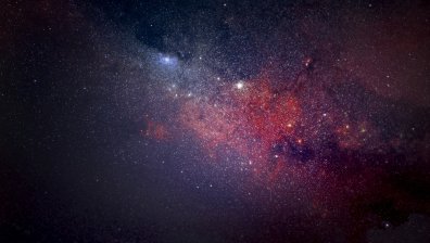 Необичаен "Кръст на Айнщайн" озадачава астрономите