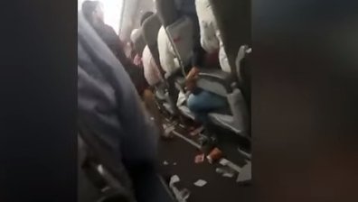 Ад в небето - жестока турбуленция разхвърли пътници на борда на самолет (+ВИДЕО)