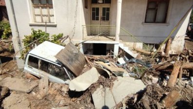 БЧК осигурява по около 800 лв. за 400 пострадали домакинства от наводненията в Карловско