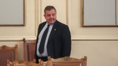 Каракачанов: Оставката на правителството не е на дневен ред