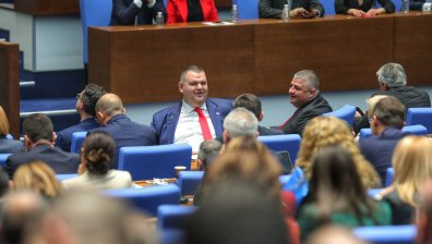 Проектът на Бюджет 2025 г. скара депутатите, ремонтираха го спешно