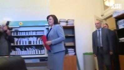 Депутатите дебатират третия вот на недоверие към "Борисов 3"