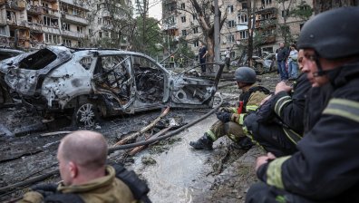 Най-малко 13 загинали и близо 90 ранени след мощния удар на Русия по Киев