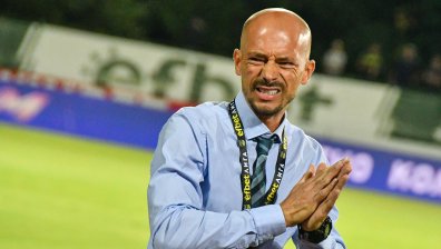 След победата на ЦСКА: Удариха Ел Маестро в главата, той се свлече на земята