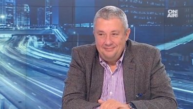 Илия Лазаров: Гласуваме емоционално и се чудим защо сме зле