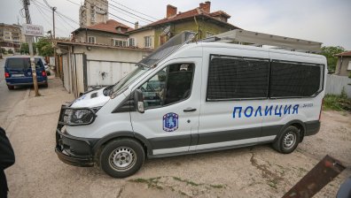 40-годишен насочи пистолет срещу 19-годишна в Монтанско, притежавал цял боен арсенал