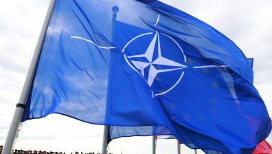 Столтенберг и Макрон призоваха за незабавно приемане на Швейцария в НАТО