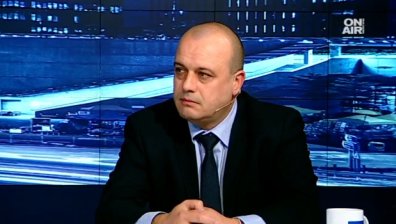 Управляващите сами правят скандали, народът ще даде присъдата си на евровота, смята социалист