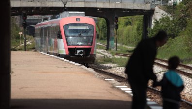 Какво пестим на околната среда, ако пътуваме с влак, а не с кола?