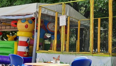 Потребител в HelpBook алармира за тютюнопушене до детски кът в Перник