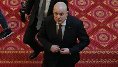 Гешев прати в Конституционния съд механизма за разследване на главния прокурор