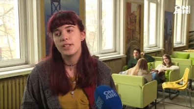 Нов живот за училищните коридори: Ученици преобразяват гимназията си