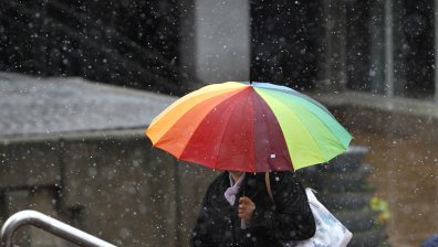 Времето днес: Валежи,  силен вятър и гръмотевици на места
