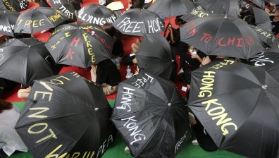Арестуваха четирима от лидерите на протестите в Хонконг