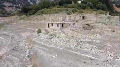 Сушите в Гърция извадиха на показ потопено село при строеж на язовир (+ВИДЕО)