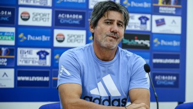 "Левски" ще се бори с "Апоел" без Николай Михайлов и Петрис