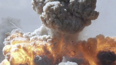 Четвърта поредна нощ на бомбардировки в Триполи