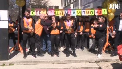 В Русе посрещнаха като герои шампионите ни по вдигане на тежести