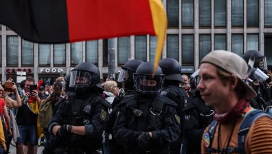 Хиляди протестиращи срещу Ковид мерките блокираха Лондон и Берлин