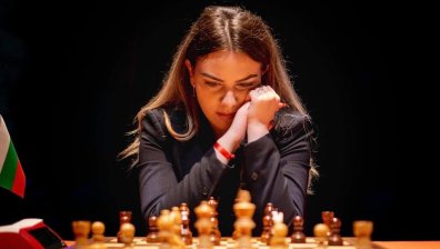 Нургюл Салимова направи реми в първата партия във финала на Световната купа в Баку