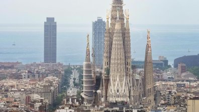 Екоактивисти заляха Саграда Фамилия с боя заради пожарите в Испания