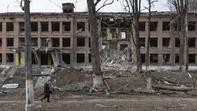 Русия обстрелва с ракети и бомби цивилна инфраструктура, фокусира се върху Киев и Мариупол