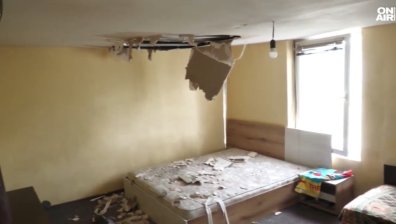 Градушката остави без покрив семейства от Шереметя, спят под дъжда