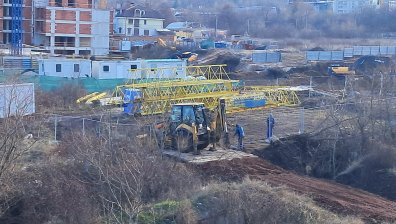Нов строеж в София: Част от дерето е засипано и направено като път?