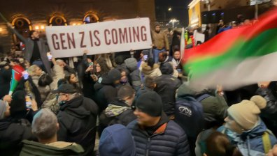 СДВР откри маски, боксове и газов пистолет у непълнолетни на протеста пред парламента