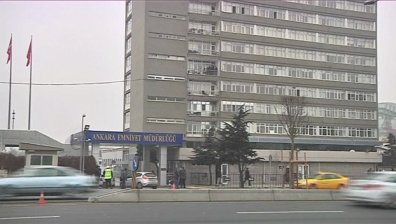 Уволненията след корупционния скандал в Турция продължават
