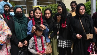 Отново в изолация - училищата за момичета в Афганистан остават затворени