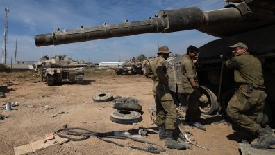 Трима убити палестинци при израелски операции на Западния бряг