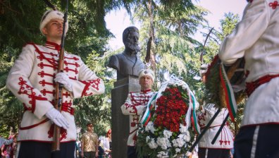 България се прекланя пред делото на Ботев и загиналите за свободата ни