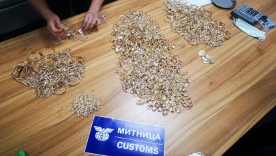 Митничари спипаха контрабандни златни накити за над 1 млн. лв.