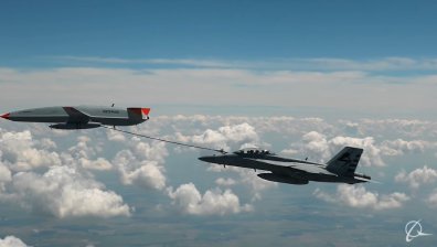 За първи път дрон зареди боен самолет по време на полет (ВИДЕО)
