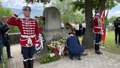 Стотици българи и македонци отбелязаха Гергьовден на военния мемориал в Ново село