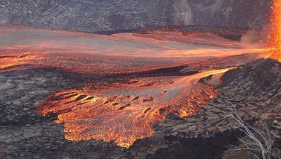 Вулканът Килауеа на Хаваите изхвърли пепел на 30 метра във въздуха