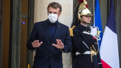 Скочиха на Макрон след изказването му срещу неваксинираните