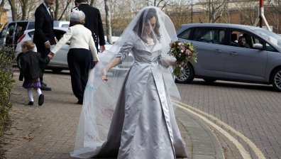 Асанж се жени в затвора