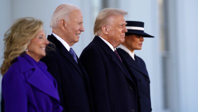 Джо Байдън посрещна Доналд Тръмп и съпругата му в Белия дом (+ВИДЕО)