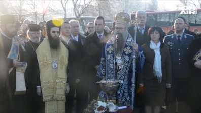 Все пак в Кърджали само един поп хвърли кръста