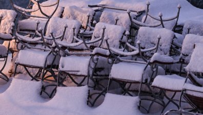 Снежна буря скова Естония, десетки хиляди са без ток