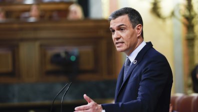 Испанският премиер към мъжете: Спрете да носите вратовръзки, за да пестите енергия